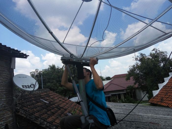 Parabola jaring untuk menangkap channel tv indonesia dan luar 